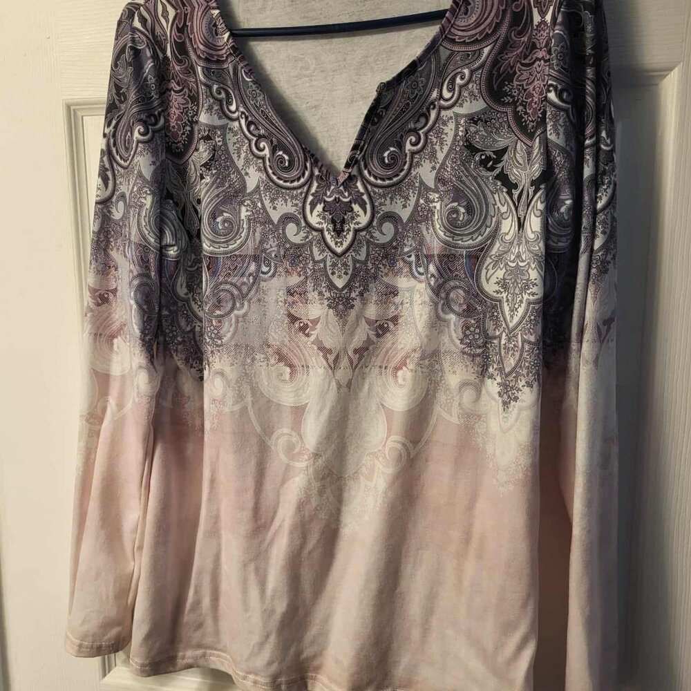 Women's long sleeve shirt size Medium